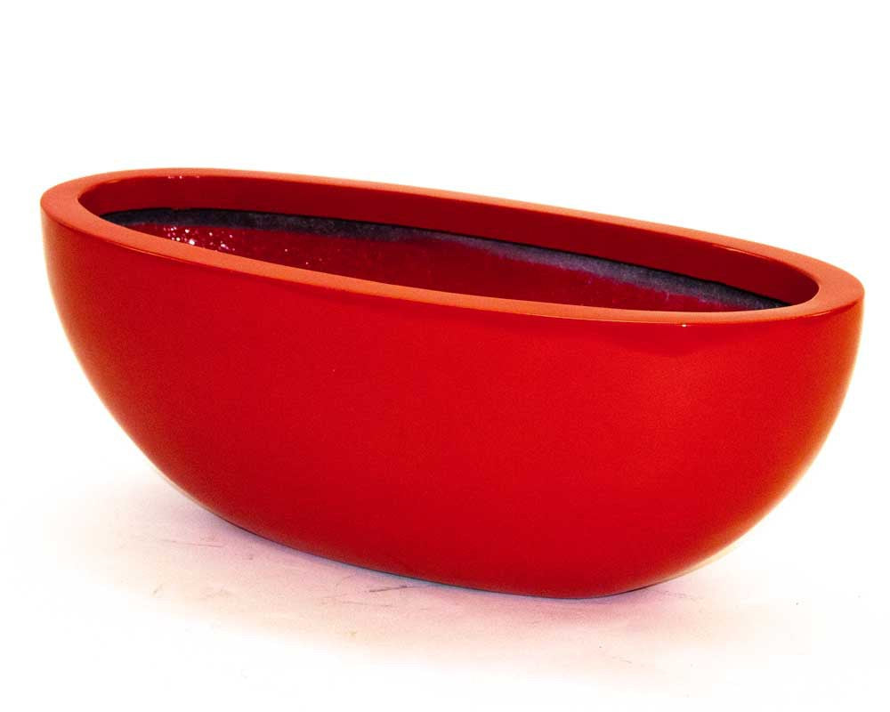 Ovaler Pflanzkübel aus Fiberglas in Hochglanz Rot als flache Schale vor weißem Hintergrund