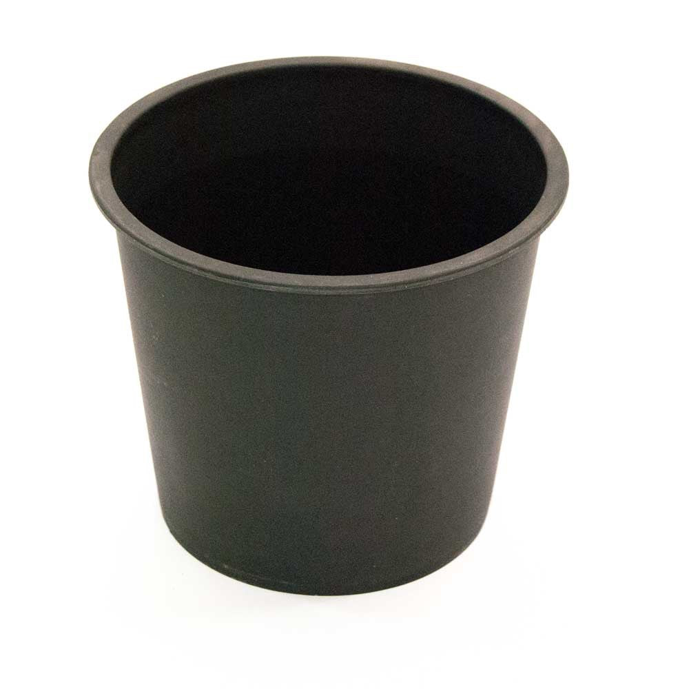 Runder konischer Kunststoffeinsatz in Schwarz mit umlaufendem Rand, schräg von oben vor weißem Hintergrund