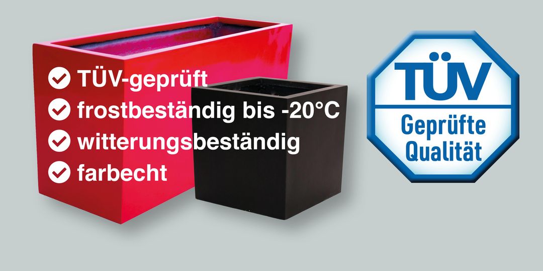 Infografik mit Prüfzeichen und Eigenschaften, dazu ein roter rechteckiger und ein schwarzer quadratischer Pflanzkübel