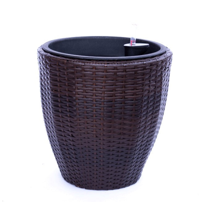 Runder konischer Pflanzkübel aus Polyrattan in Coffee Braun mit schwarzem Einsatz und Wasserstandsanzeiger
