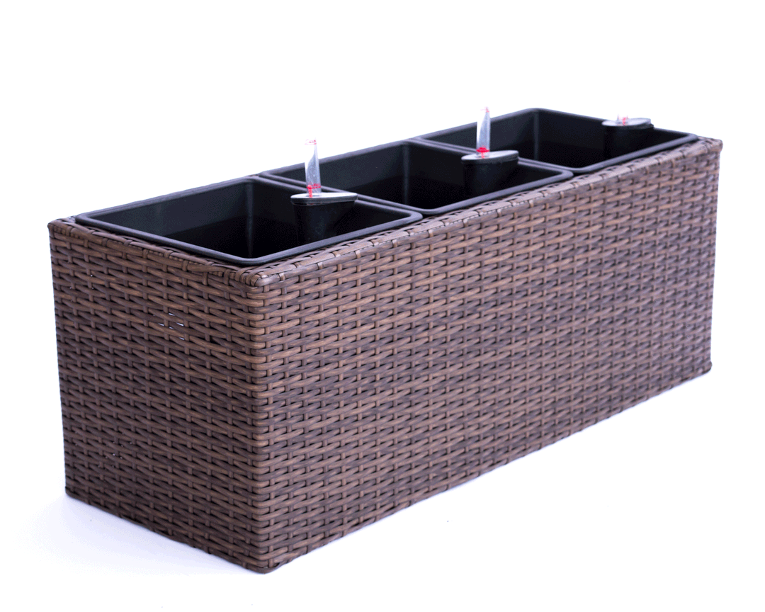 Rechteckiger Pflanzkübel aus Polyrattan in Mocca mit drei schwarzen Einsätzen und Wasserstandsanzeigen