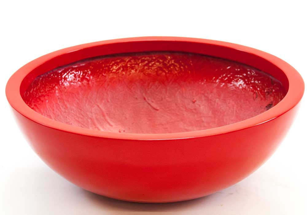 Runde flache Pflanzschale aus Fiberglas in Hochglanz Rot mit glänzender Außenseite und strukturierter Innenfläche